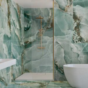 جدار الحمام